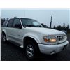 Image 2 : I1 --  2000 Ford Explorer Limited , White , 217161  KM's
