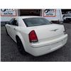 Image 4 : E6 --  2006 Chrysler 300 , White , 217822  KM's