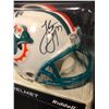 Image 5 : MIAMI DOLPHINS TEAM SIGNED MINI HELMET (JAKE LONG/ ED PERRY + MORE...)