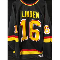 TREVOR LINDEN SIGNED VANCOUVER CANUCKS CCM HOCKEY JERSEY (SIZE 56)