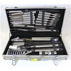 METAL CASE WITH ASSORTED BBQ UTENSILS, FORKS