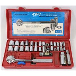 SAE/ METRIC 1/4" AND 3/8" DRIVE SOCKET SET IN CASE