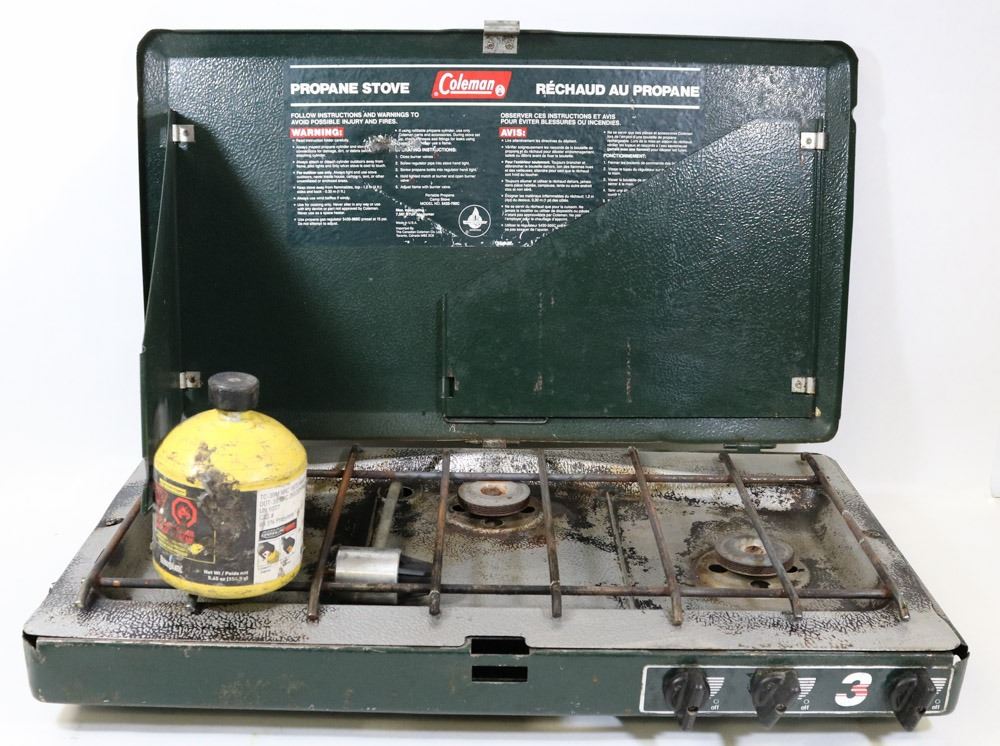 COLEMAN 3 BURNER PROPANE STOVE WITH FULL TANK