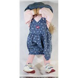 FACELESS CHILD DECORATION