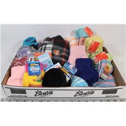 FLAT OF WOMENS GLOVES AND TOQUES