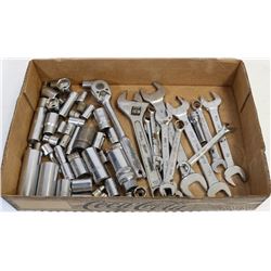 FLAT OF ESTATE TOOLS WITH SNAP ON, MAC AND MORE