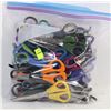Image 1 : BAG OF ASSORTED SCISSORS