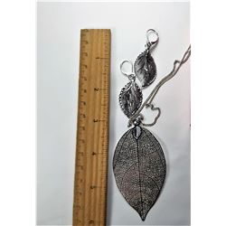 14)  SILVER PLATED NATURAL LEAF PENDANT