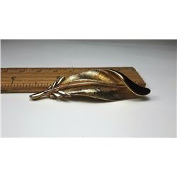 11)  VINTAGE SARAH COVENTRY LEAF BROOCH