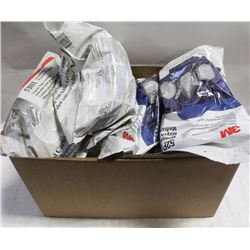 LARGE BOX OF DISPOSABLE 3M RESPIRATORS