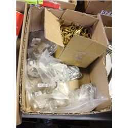 FLAT OF ASSORTED SNAP LINKS,STEEL RINGS & PULLEY