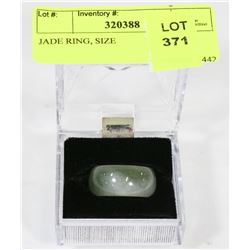 JADE RING, APPROX SIZE 8.75