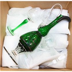 ESTATE BOX OF ASSORTED CRYSTAL AND GLASSWARE