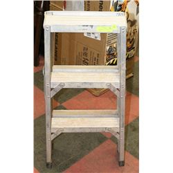 STURDY BRAND ALUMINUM 3-STEP LADDER -