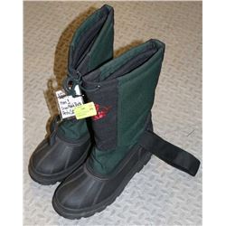 NEW ARCTIC CAT MENS SIZE 9 SNOWMOBILE BOOTS.