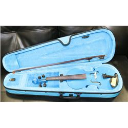 VIOLIN BLUE A ANHDLA 3/4 WITH BOW AND HARD CASE.