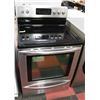 Image 1 : FRIGIDAIRE STAINLESS STEEL FLAT TOP CONVECTION