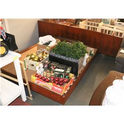 WOOD TONE QUEEN SIZE VINTAGE BEDFRAME