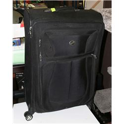 32" EXPANDABLE 360 DEGREE SUITCASE