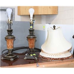 2 ESTATE VINTAGE LAMPS WITH SHADES
