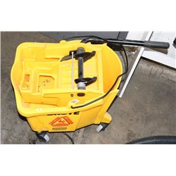 MOP BUCKET WITH WRINGER