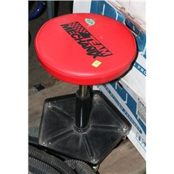 SMALL SHOP VAC SOLD WITH TEAM MECHANICS STOOL