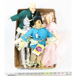 FLAT OF COLLECTIBLE WIZARD OF OZ FIGURES