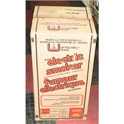 LITTLE CHIEF SMOKER WITH CHIPS