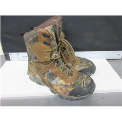 Red Head Boots Bone Dry size 9.5 customer returned wrong size