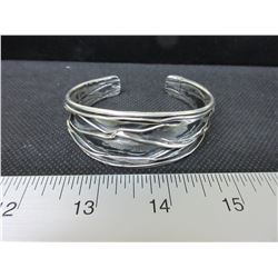 Sterling Silver 925 Bangle 21.3 g this is a beautiful Bangle