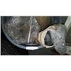 Image 2 : NEW DRIVEWAY LAMP IN GARBAGE CAN