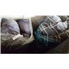Image 2 : DOWN FEATHER AND ACRYLIC QUEENSIZE COMFORTERS