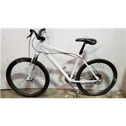 WHITE NO NAME BIKE