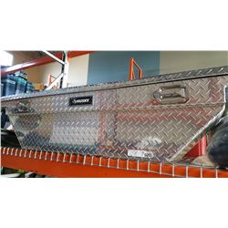 HUSKY ALUMINUM CHECKERED TRUCK BOW W/ TRAY - NO KEYS