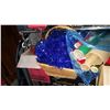 Image 3 : SHELF LOT OF CHRISTMAS DECOR