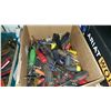Image 1 : BOX OF SCREW DRIVERS