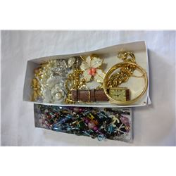 TWO TRAYS OF VINTAE AND GLASS BEAD JEWELLRY