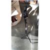 Image 1 : NEW MUSICIANS GEAR MIC STAND