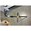 Image 1 : HERCULES GUITAR STAND