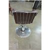 Image 3 : VINTAGE HYDRAULIC LIFT BARBER CHAIR