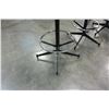Image 3 : 4 RED AND BLACK LEATHER AND CHROME BAR STOOLS