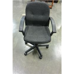 BLACK OFFICE CHAIR