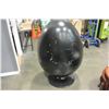 Image 5 : BLACK AND RED SWIVEL EGG CHAIR