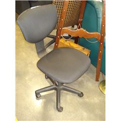 GAS LIFT OFFICE CHAIR