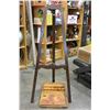 Image 1 : WOOD EASEL AND VINTAGE ART BOX