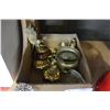 Image 2 : TWO CRYSTAL CANDLESTICKS CRYSTALS AND BRASS DECOR