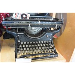 ANTIQUE UNDERWOOD TYPEWRITER