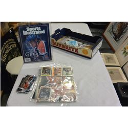 TRAY OF HOCKEY CARDS COLLECTIBLES