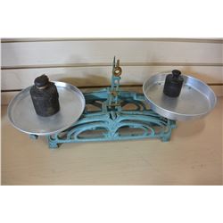 VINTAGE SCALE AND WEIGHTS