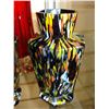 Image 2 : RED ART GLASS VASE AND PAIR OF SPATTER GLASS BUD VASES